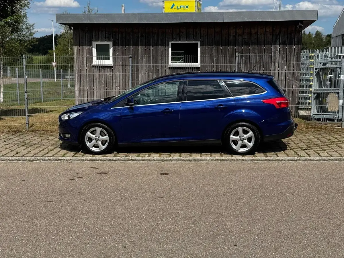 Gebraucht Ford Focus 182 PS (133 kW) 2015 Blau Limousine