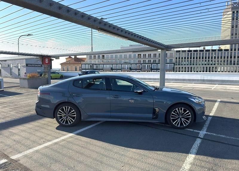 Gebraucht Kia Stinger GT-Line 200 PS (147 kW) 2018 Blau Kleinwagen