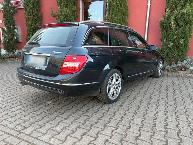 Gebraucht Mercedes C250 204 PS (150 kW) 2011 Schwarz Kombi