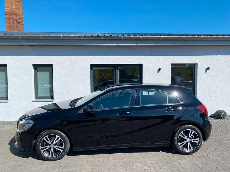 Gebraucht Mercedes A200 136 PS (100 kW) 2017 Schwarz Limousine