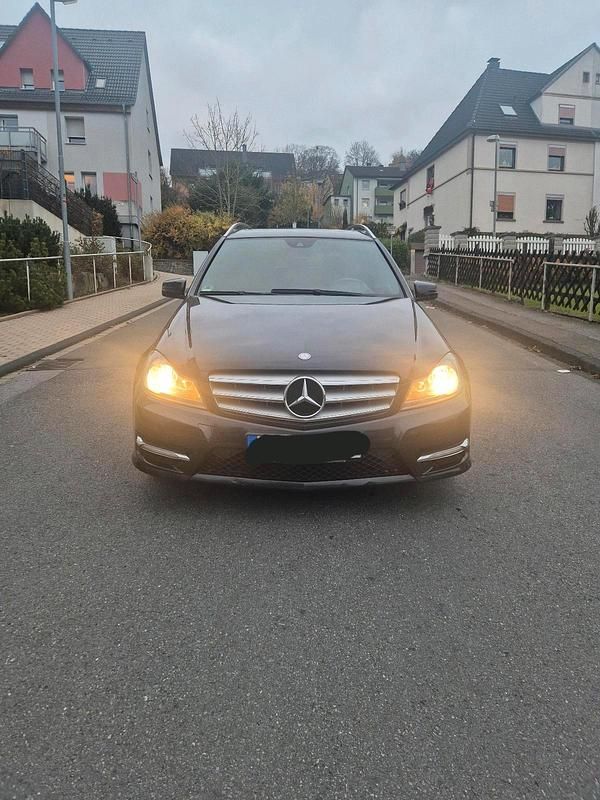 Schwarz Gebraucht 2012 Mercedes C220 AMG Kombi | 8.000 € (Guter Preis) - Bild 1/4
