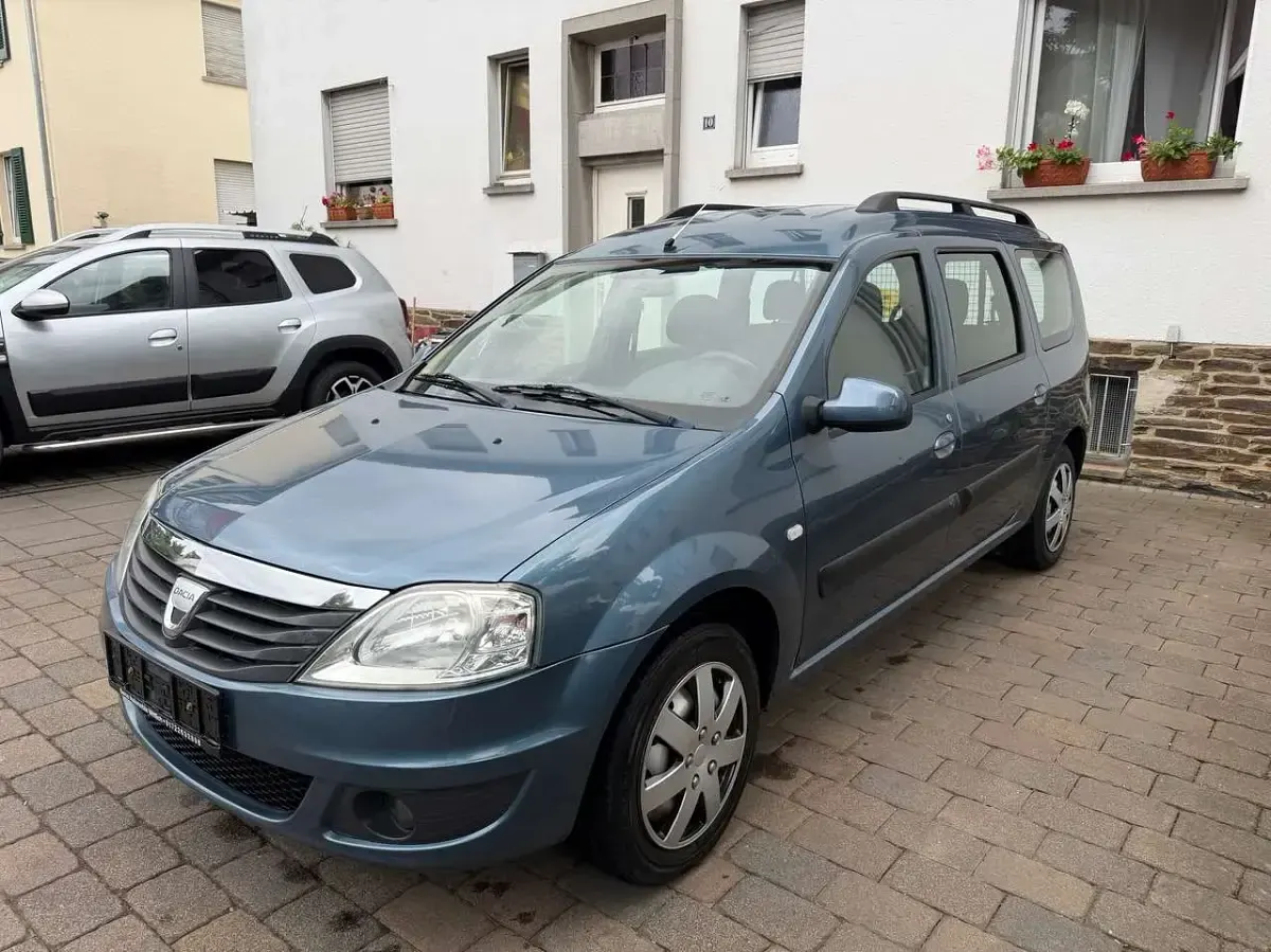 Gebraucht Dacia Logan Lauréate 87 PS (63 kW) 2009 Blau "mineral" Kombi