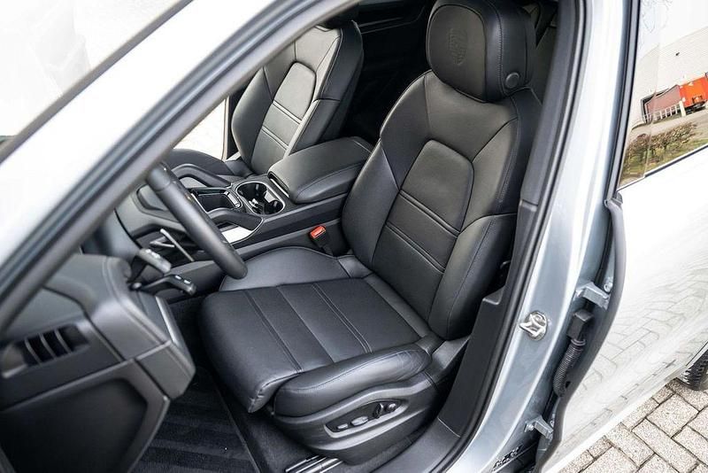 Gebraucht Porsche Cayenne 470 PS (345 kW) 2025 Silber SUV