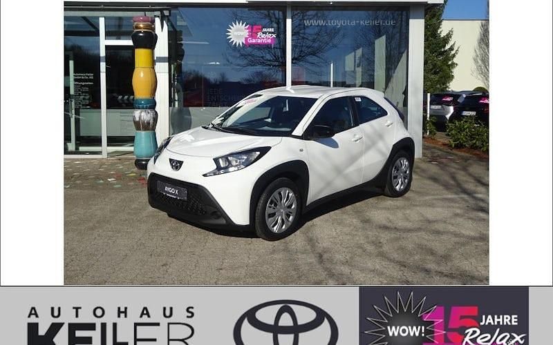 Schneeweiß Neu 2025 Toyota Aygo Business Edition Kleinwagen | 19.760 € - Bild 1/4