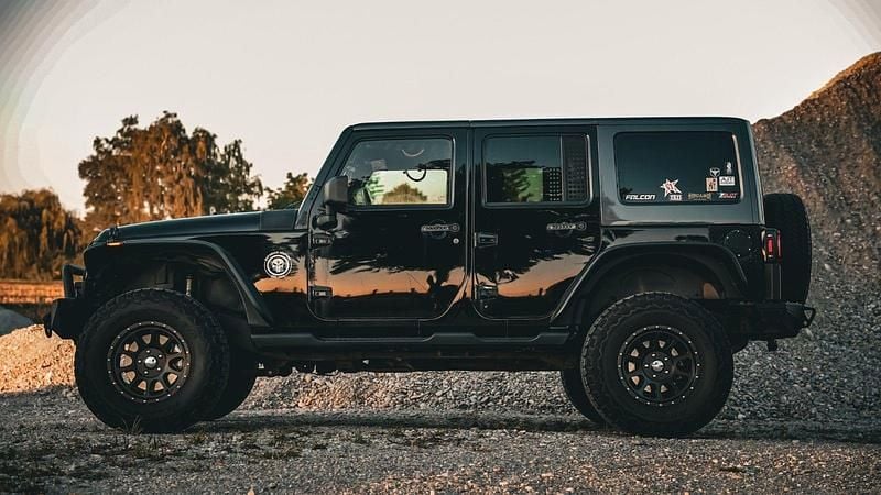 Schwarz Gebraucht 2012 Jeep Wrangler Overland SUV | 26.900 € - Bild 1/4