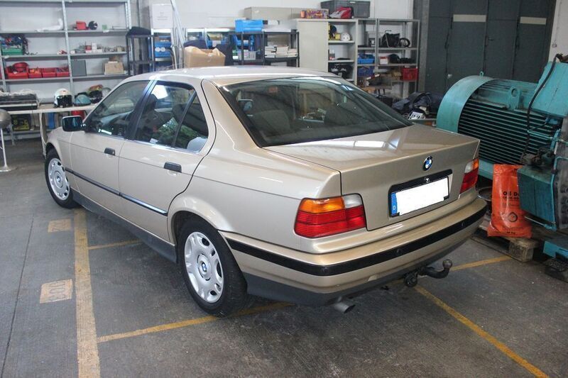 Gold Gebraucht 1993 BMW 320 Limousine | 4.888 € - Bild 1/4
