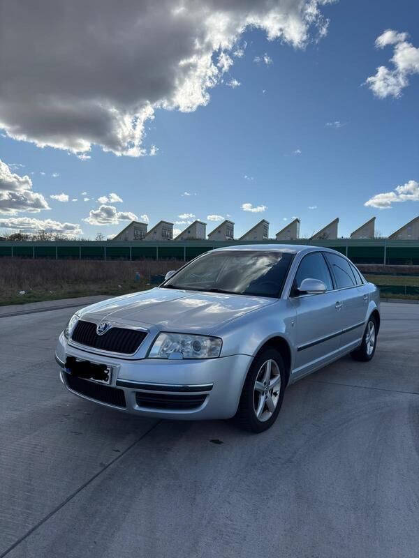 Silber Gebraucht 2008 Skoda Superb Limousine | 2.400 € (Superpreis) - Bild 1/4
