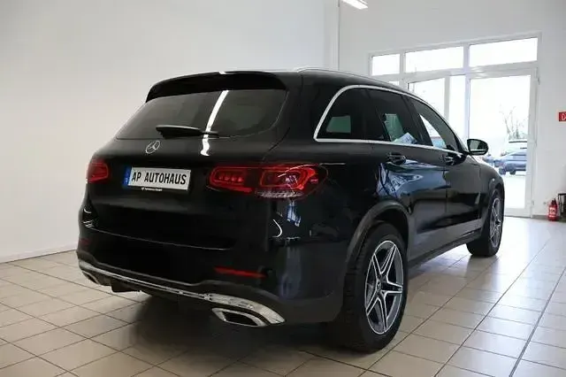 Gebraucht Mercedes GLC300 AMG line 258 PS (189 kW) 2018 Obsidianschwarz SUV