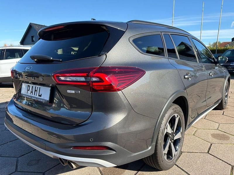 Gebraucht Ford Focus Active X 125 PS (91 kW) 2022 Grau Limousine