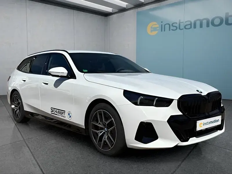 Gebraucht BMW 540 286 PS (210 kW) 2026 Weiß Kombi