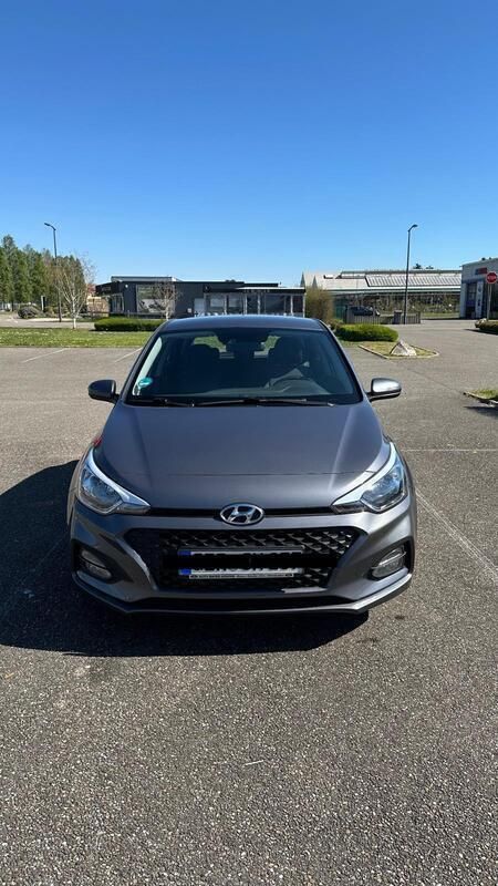 Grau Gebraucht 2019 Hyundai i20 Trend Kleinwagen | 11.000 € (Guter Preis) - Bild 1/4