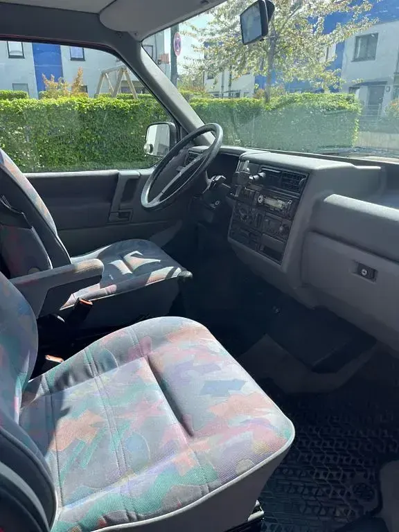 Używany VW Multivan 110 KM (80 kW) 1994 Czerwony Minivan