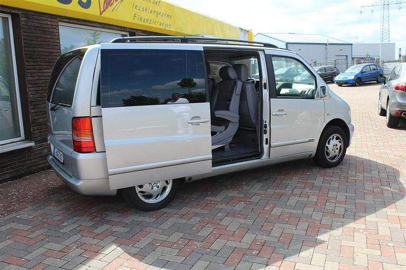 Gebraucht Mercedes V220 122 PS (89 kW) 2001 Silber Van / Kleinbus