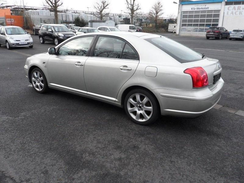 Gebraucht Toyota Avensis Executive 147 PS (108 kW) 2003 Silber Kleinwagen