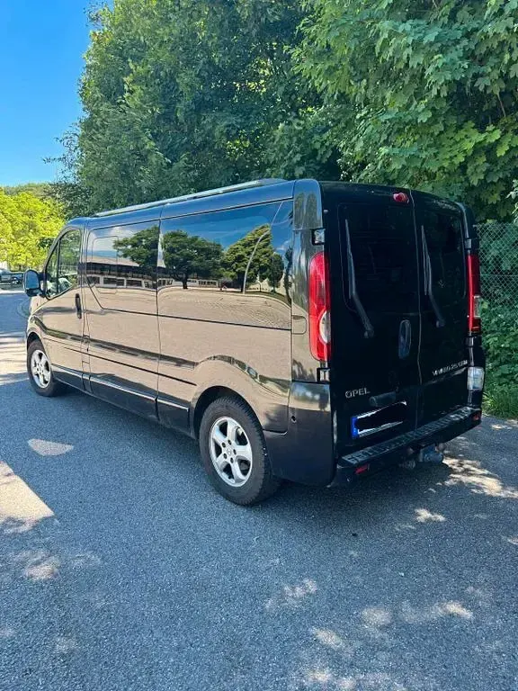 Gebraucht Opel Vivaro 145 PS (106 kW) 2011 Schwarz Van / Kleinbus