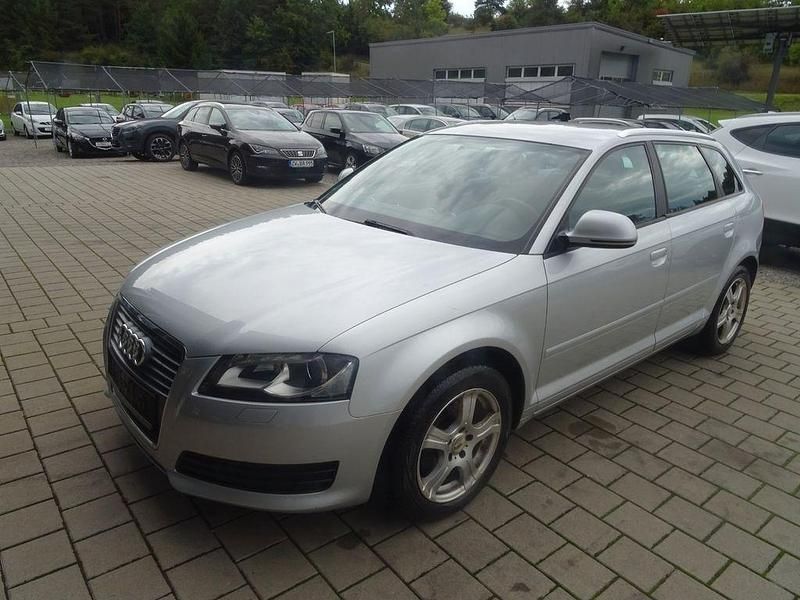 Silber Gebraucht 2010 Audi A3 Attraction Limousine | 4.990 € (Fairer Preis) - Bild 1/4