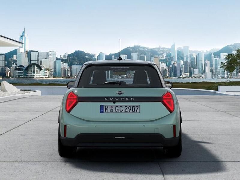Second-hand Mini Cooper 114 kW (156 CP) 2025 Verde Hatchback