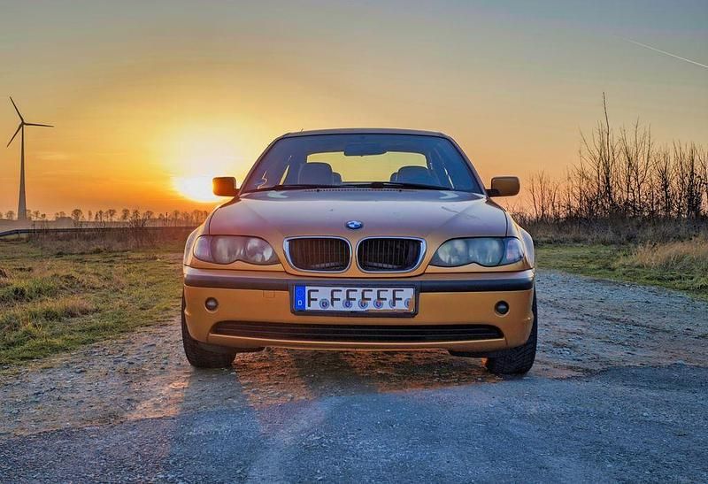 Gebraucht BMW 318 143 PS (105 kW) 2002 Gold Limousine