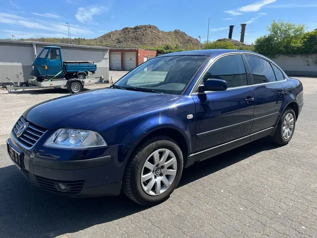 Usata VW Passat 150 CV (110 kW) 2003 Blu Berlina