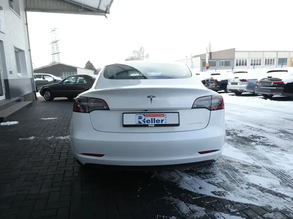 Käytetty Tesla Model 3 366 kW (498 HP) 2024 Valkoinen Sedan