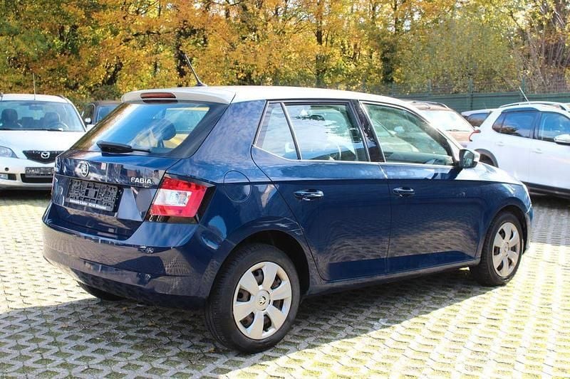 Gebraucht Skoda Fabia 90 PS (66 kW) 2015 Blau Limousine