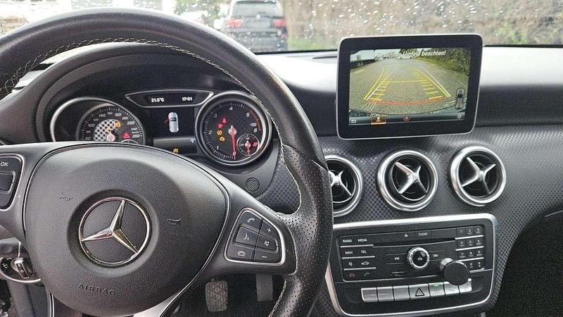 Schwarz Gebraucht 2016 Mercedes A200 Kleinwagen | 15.500 € (Fairer Preis) - Bild 1/4
