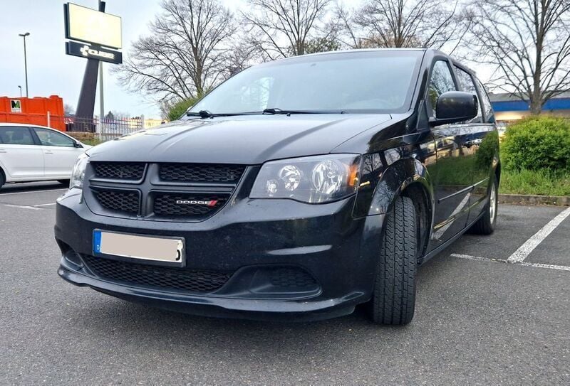 Schwarz Gebraucht 2012 Dodge Grand Caravan Van / Kleinbus | 9.900 € (Fairer Preis) - Bild 1/4