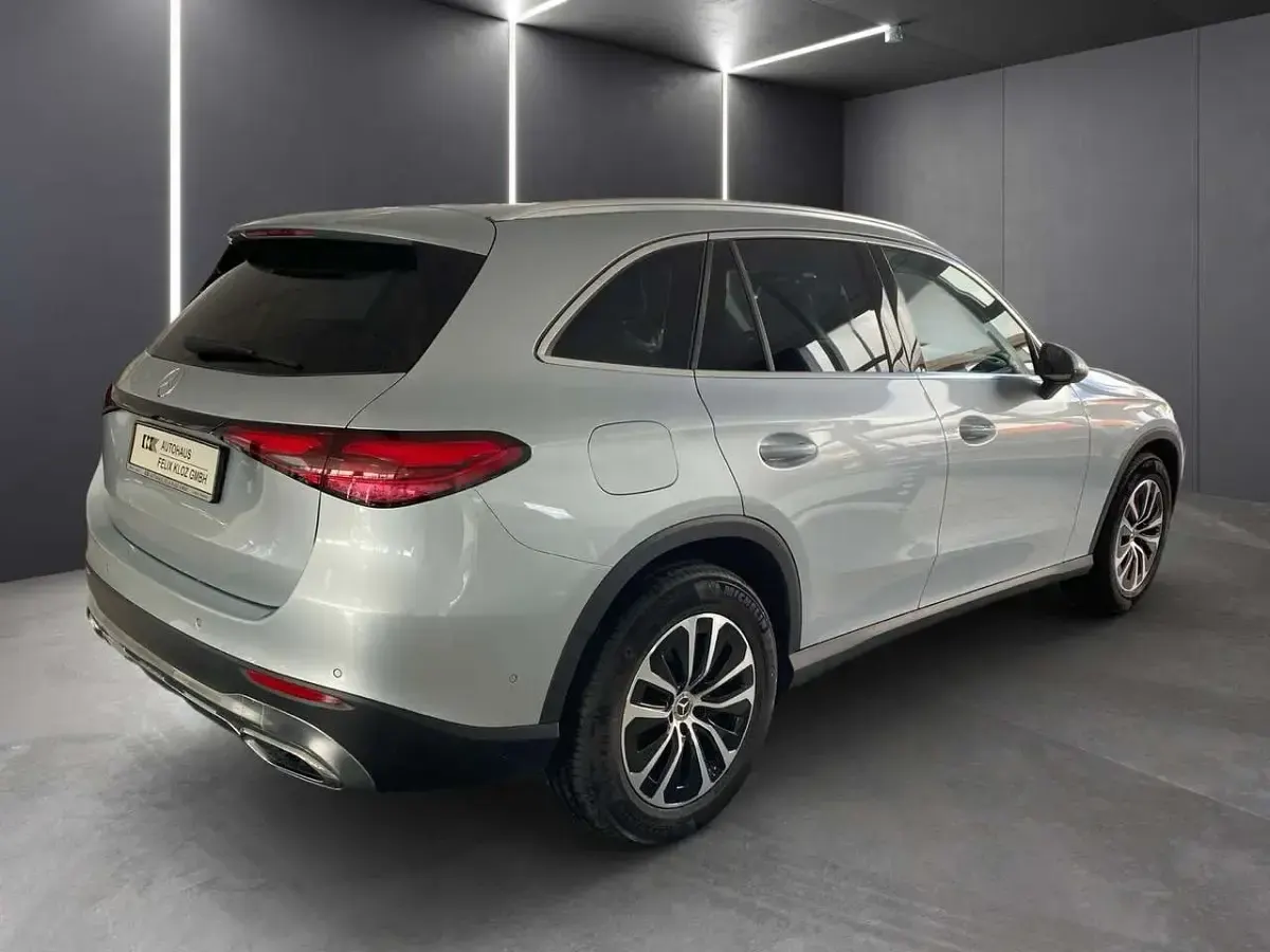 Gebraucht Mercedes GLC220 197 PS (144 kW) 2024 Silber SUV