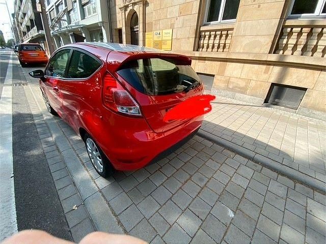 Gebraucht Ford Fiesta SYNC Edition 80 PS (58 kW) 2016 Rot Kleinwagen