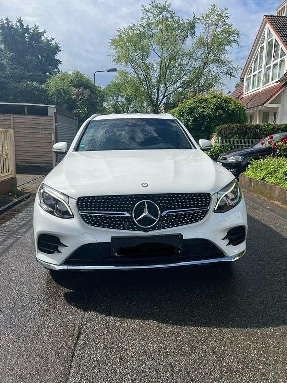 Weiß Gebraucht 2015 Mercedes GLC250 AMG line SUV | 22.999 € (Guter Preis) - Bild 1/4
