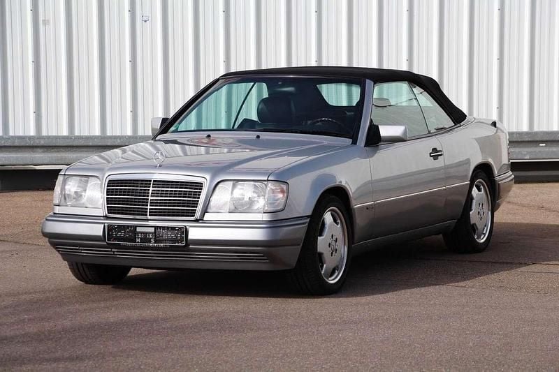Gebraucht Mercedes E220 Edition 150 PS (110 kW) 1997 Brilliant silber Cabrio