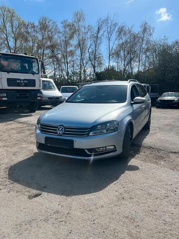 Second-hand VW Passat 140 CP (102 kW) 2012 Gri Break