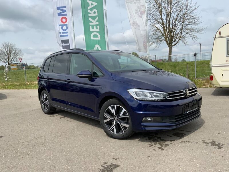 Atlantik blue metallic Gebraucht 2023 VW Touran Comfortline Van / Kleinbus | 30.490 € (Fairer Preis) - Bild 1/4