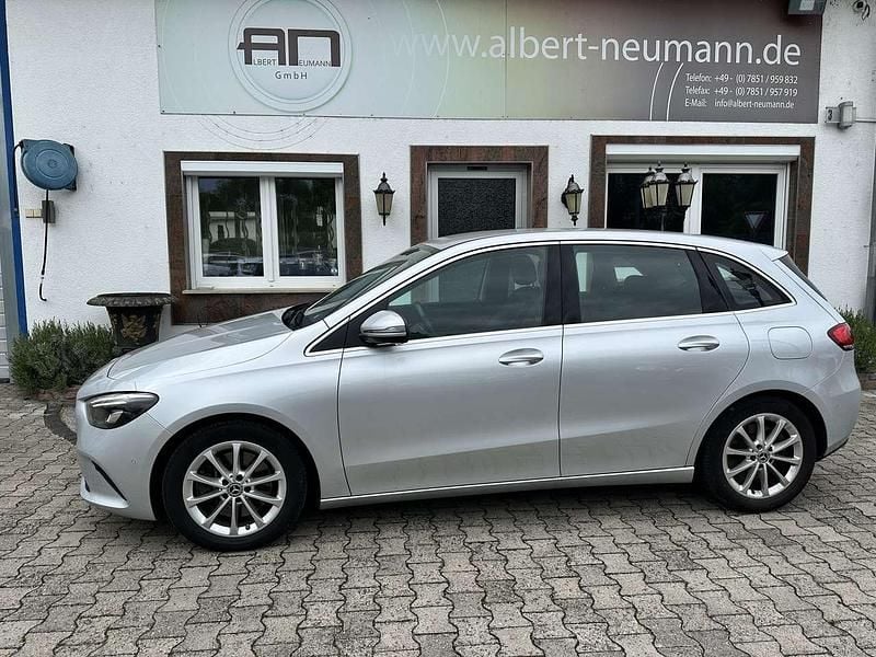 Gebraucht Mercedes B250 224 PS (164 kW) 2022 Iridiumsilber  metallicl Van / Kleinbus