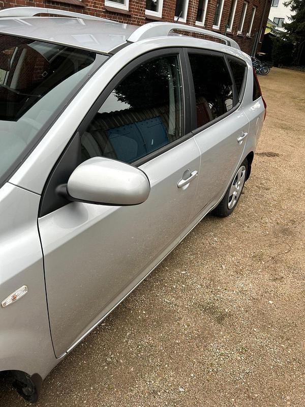 Gebraucht Kia Ceed 2010 Silber Kleinwagen