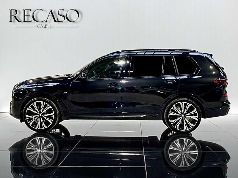 Neu BMW X7 Performance 352 PS (258 kW) 2025 Black sapphire SUV