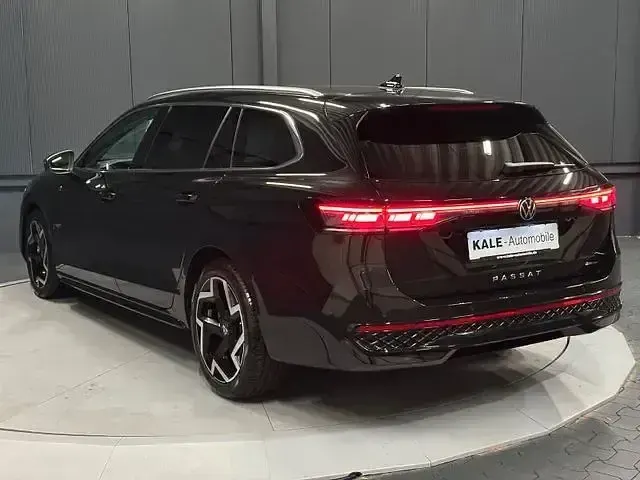 Gebraucht VW Passat R-line 193 PS (141 kW) 2025 Grenadillschwarz metallic Kombi
