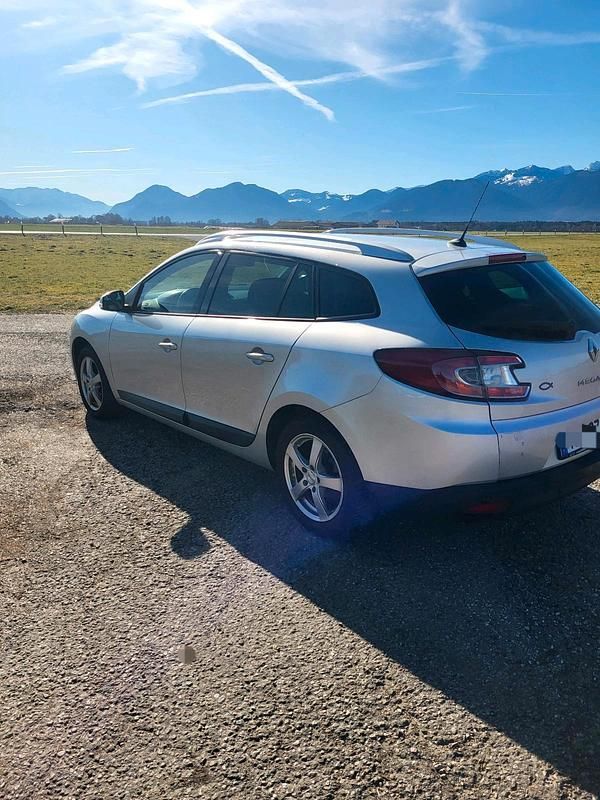 Gebraucht Renault Mégane GrandTour 130 PS (95 kW) 2011 Silber Kombi