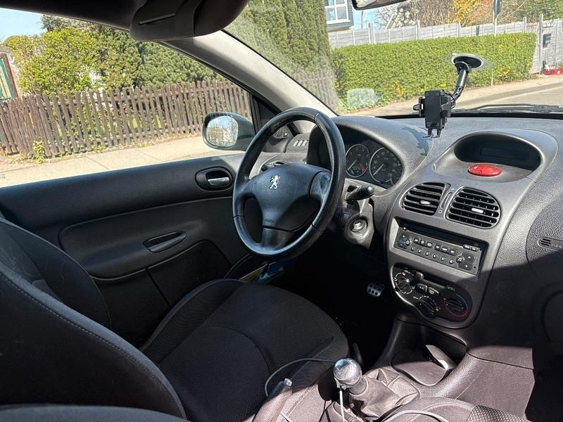 Gebraucht Peugeot 206 75 PS (55 kW) 2008 Schwarz Kleinwagen