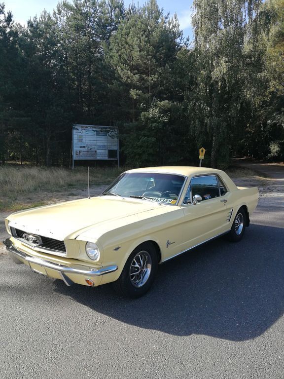 Gelb Gebraucht 1966 Ford Mustang Coupé | 29.850 € - Bild 1/4