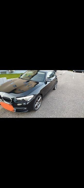 Schwarz Gebraucht 2017 BMW 118 Sport Line Kleinwagen | 11.000 € (Superpreis) - Bild 1/4