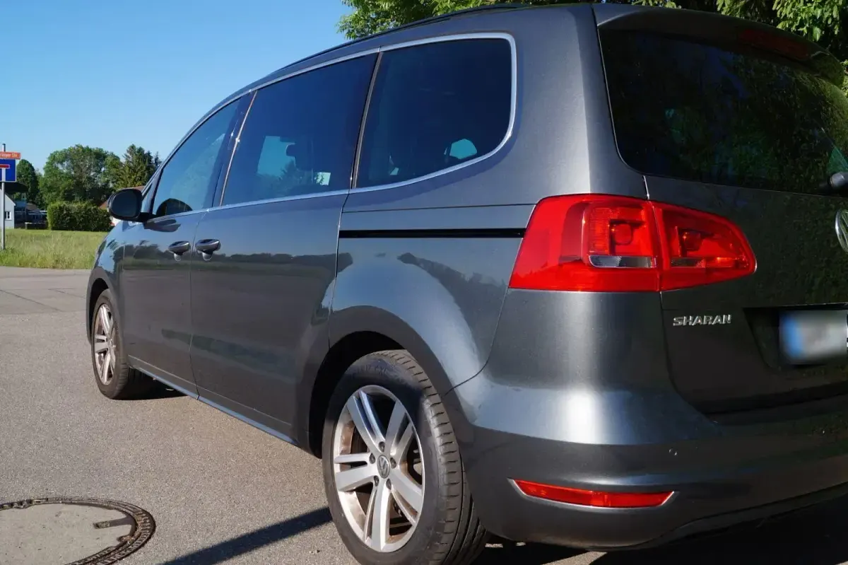Gebraucht VW Sharan Match 140 PS (102 kW) 2012 Grau Van / Kleinbus