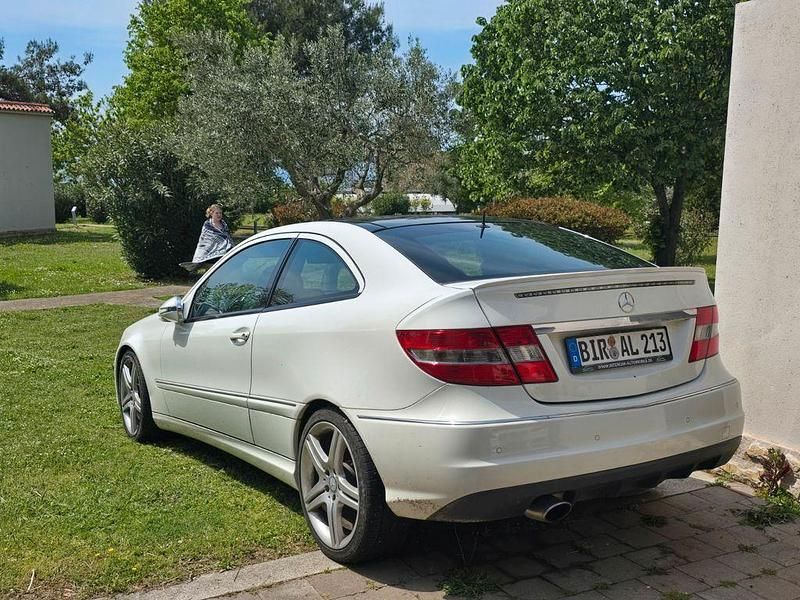 Weiß Gebraucht 2010 Mercedes CLC200 AMG Kleinwagen | 6.899 € (Etwas zu teuer) - Bild 1/4