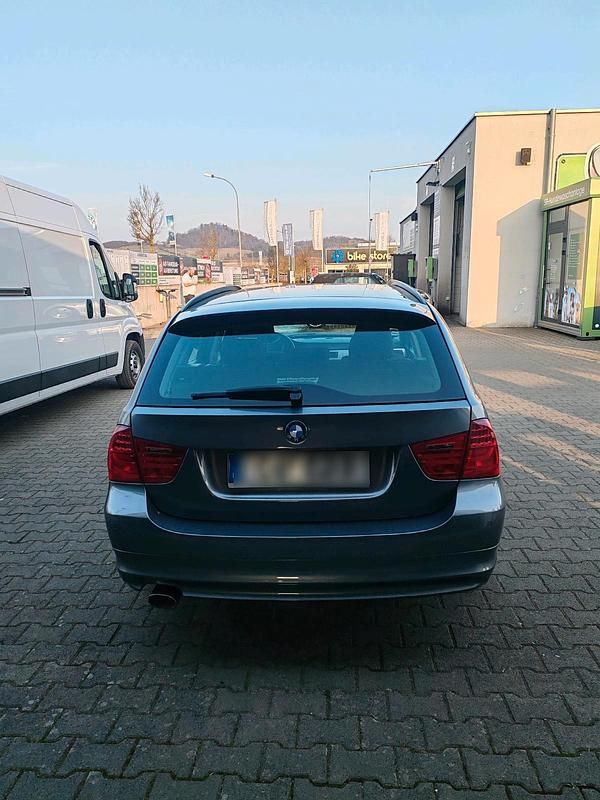 Gebraucht BMW 320 184 PS (135 kW) 2012 Silber Kombi