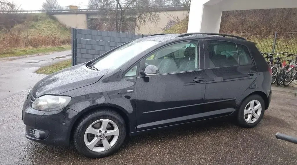 Gebraucht VW Golf Plus Cross 122 PS (89 kW) 2012 Schwarz Van / Kleinbus