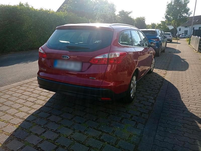 Usata Ford Focus 101 CV (74 kW) 2012 Rosso Station wagon