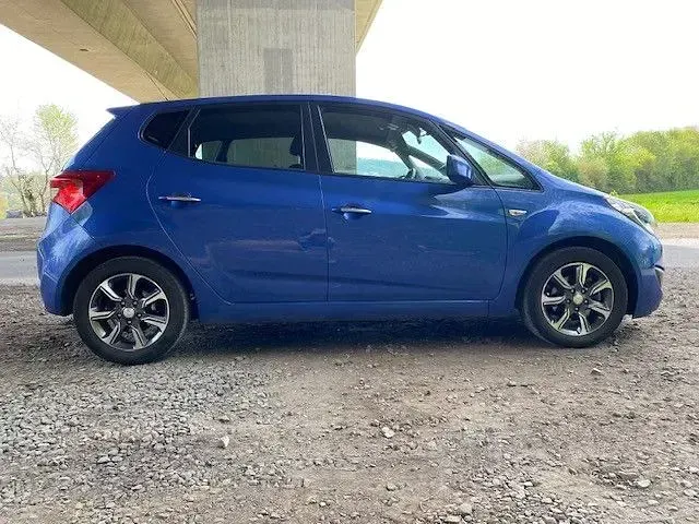 Gebraucht Hyundai i20 Space 125 PS (91 kW) 2019 Blau Kleinwagen
