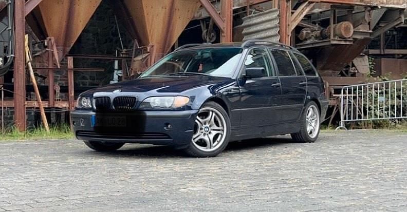 Blau Gebraucht 2005 BMW 318 Kombi | 1.000 € (Guter Preis) - Bild 1/4