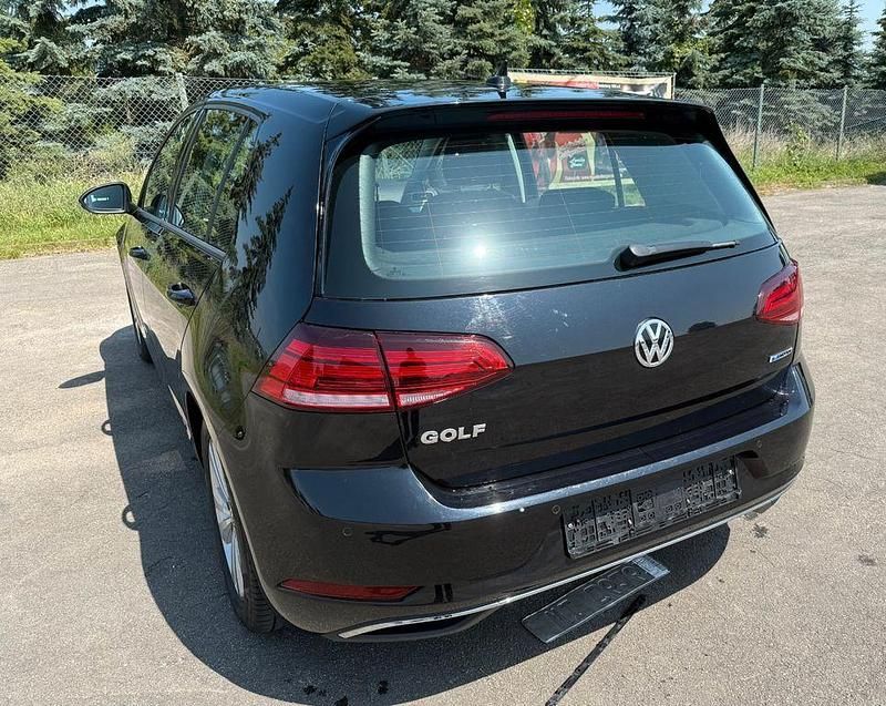 Gebraucht VW Golf VII Comfortline 131 PS (96 kW) 2019 Schwarz Limousine