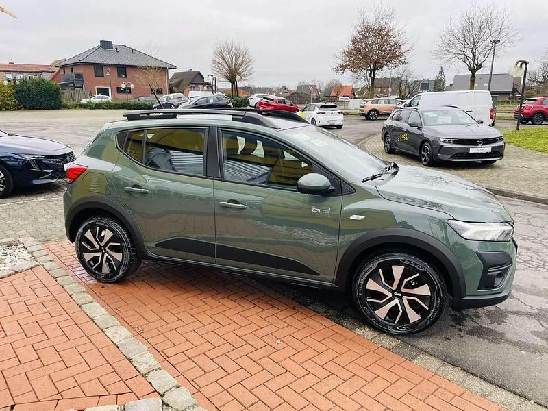 Neu Dacia Sandero Expression 91 PS (66 kW) 2025 Staubgrau Kleinwagen